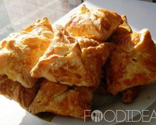 Слоеные пирожки с творогом