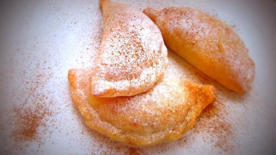 Рецепт творожных пирожков с яблоком и корицей