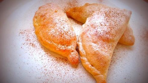 творожные пирожки с яблоком и корицей