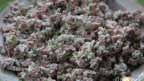 закусочные пирожки с колбасой и сыром