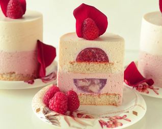 Пирожное малина и личи