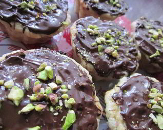 Пирожное с банановой начинкой и горьким шоколадом