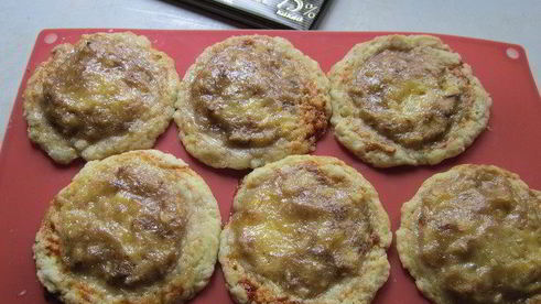 пирожное с банановой начинкой и горьким шоколадом