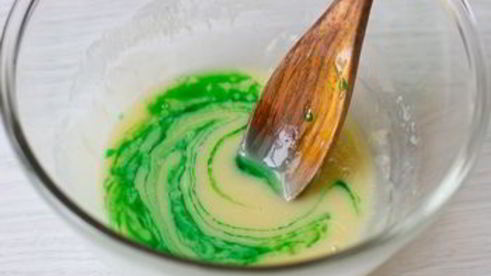 пирожные макарон с мятным ганашем