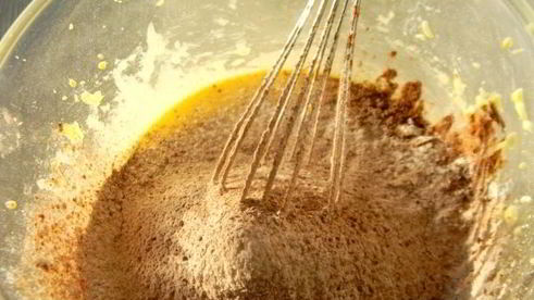 шоколадное пирожное