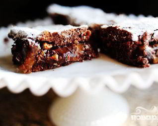 Шоколадные пирожные с орехами