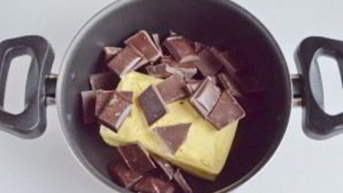 шоколадные пирожные со вкусом миндаля