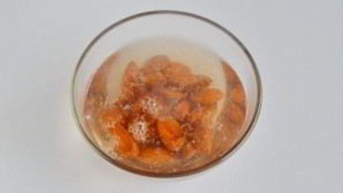 шоколадные пирожные со вкусом миндаля