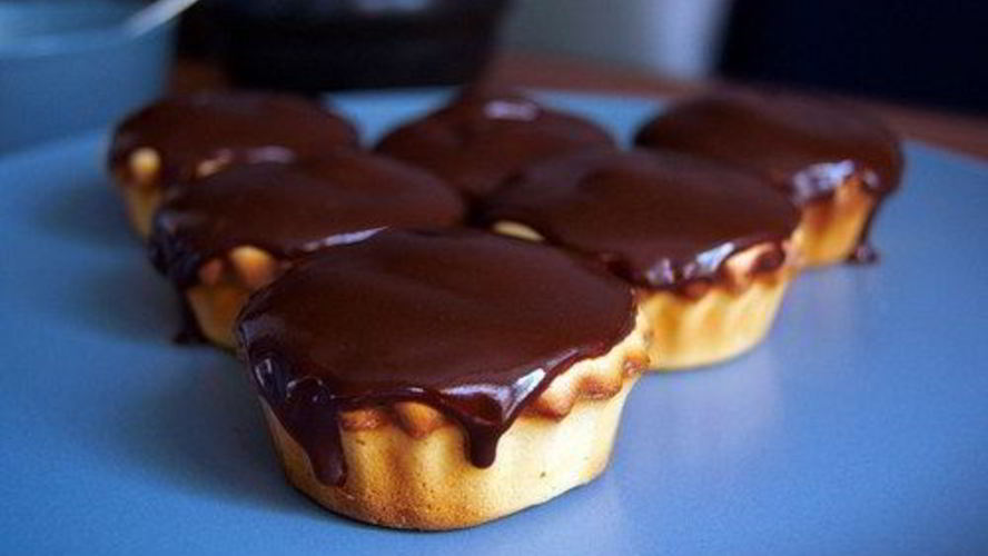 Рецепт сливочных пирожных в шоколаде