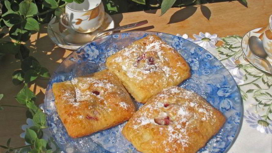 Рецепт творожных пирожных с вишней