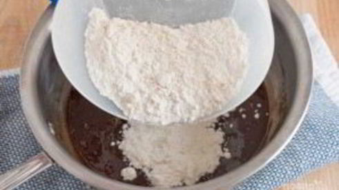 вкусный шоколадный брауни