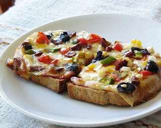 Пицца из черствого хлеба