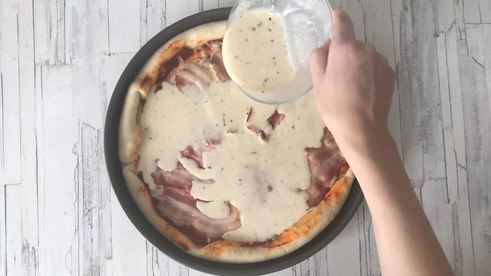 пицца карбонара с беконом