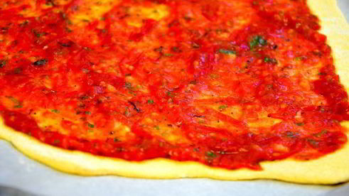 пицца малина с руколой и фундуком