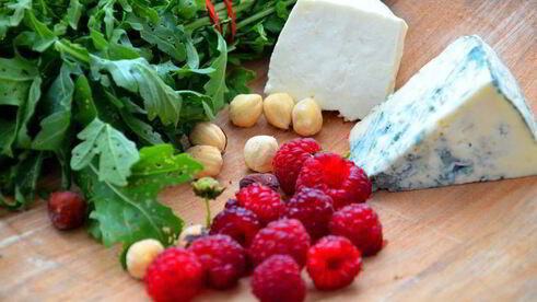 пицца малина с руколой и фундуком