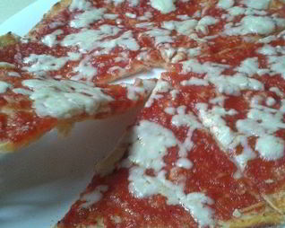 Пицца Маргарита с домашним соусом из томатов