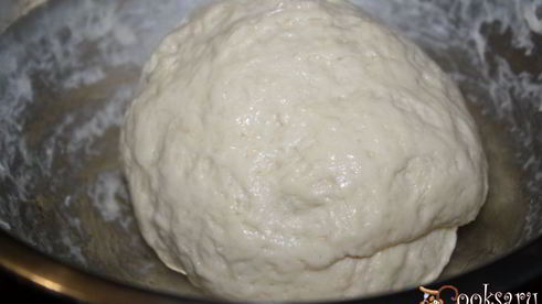 пицца мясная с пастромой и сыровяленым окороком