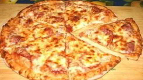 пицца на сковороде на сметане