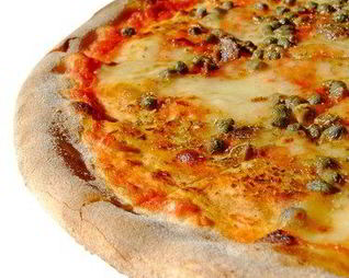 Пицца с домашним сыром и каперсами