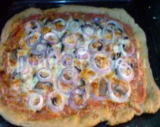 Пицца с грибами и креветками