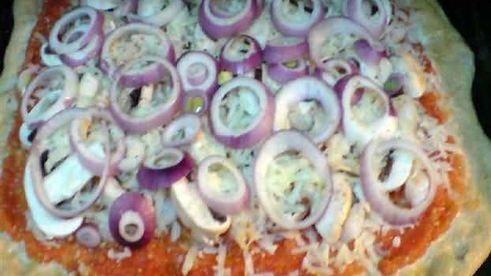 пицца с грибами и креветками