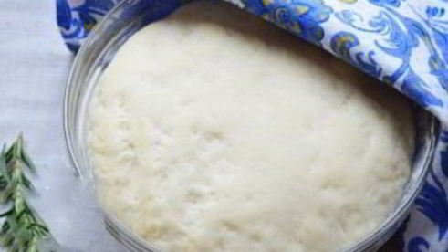 пицца с грибамии и колбасой