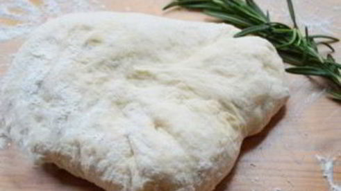 пицца с грибамии и колбасой