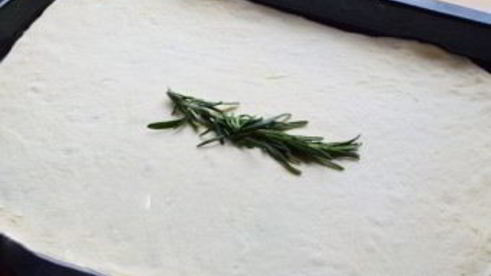 пицца с грибамии и колбасой