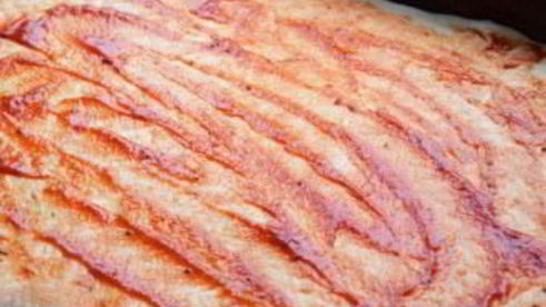 пицца с грибамии и колбасой