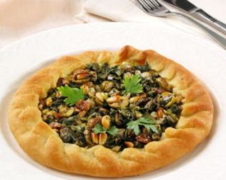 Пицца с изюмом и кедровыми орешками