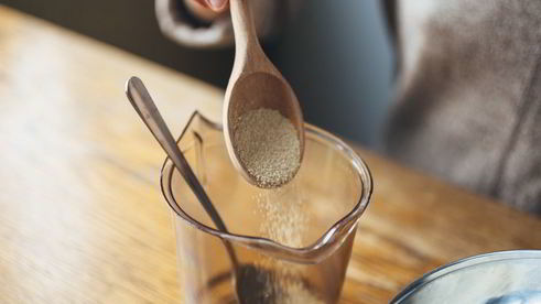 пицца с куриной грудкой и грибами в сливочном соусе