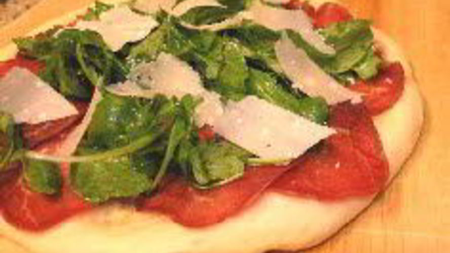Рецепт пиццы с рукколой и ветчиной