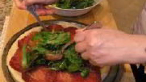 пицца с рукколой и ветчиной