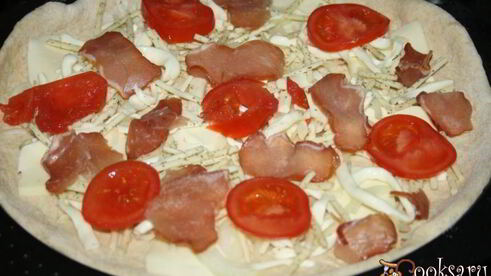 пицца с вяленым свиным окороком