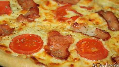 пицца с вяленым свиным окороком