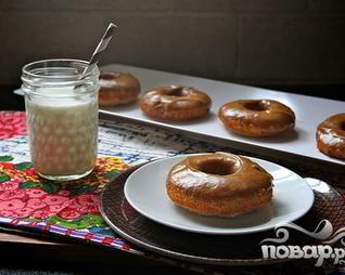 Банановые пончики с арахисовой глазурью