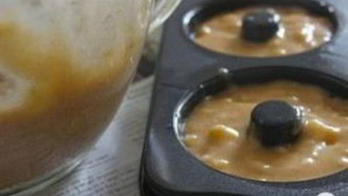 банановые пончики с арахисовой глазурью