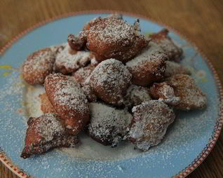 Картофельные пончики с корицей