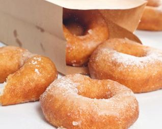 Пончики в сахарной пудре