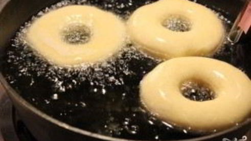 пончики во фритюре