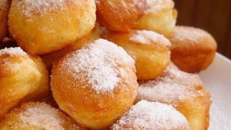 Рецепт пышных пончиков с яблоком