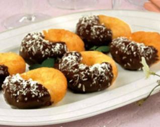 Шоколадно-кокосовые пончики