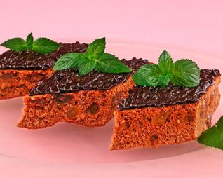 Коврижка с изюмом и орехами