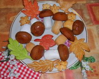 Пряники Белые грибы и фигурное сырное печенье в хрустящей глазури