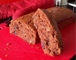 Шоколадно-медовая коврижка с изюмом и орехами