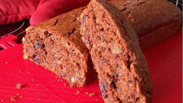 Рецепт Шоколадна-медовой коврижка с изюмом и орехами