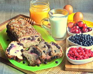 Хлебная шарлотка Яблочно-ягодная