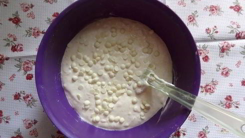 меренговая шарлотка с малиной и белым шоколадом