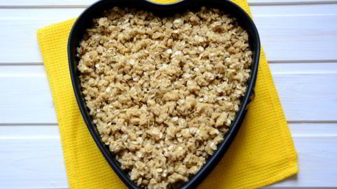 шарлотка на простокваше со сливочной крошкой