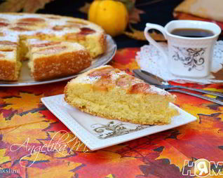 Шарлотка с айвой